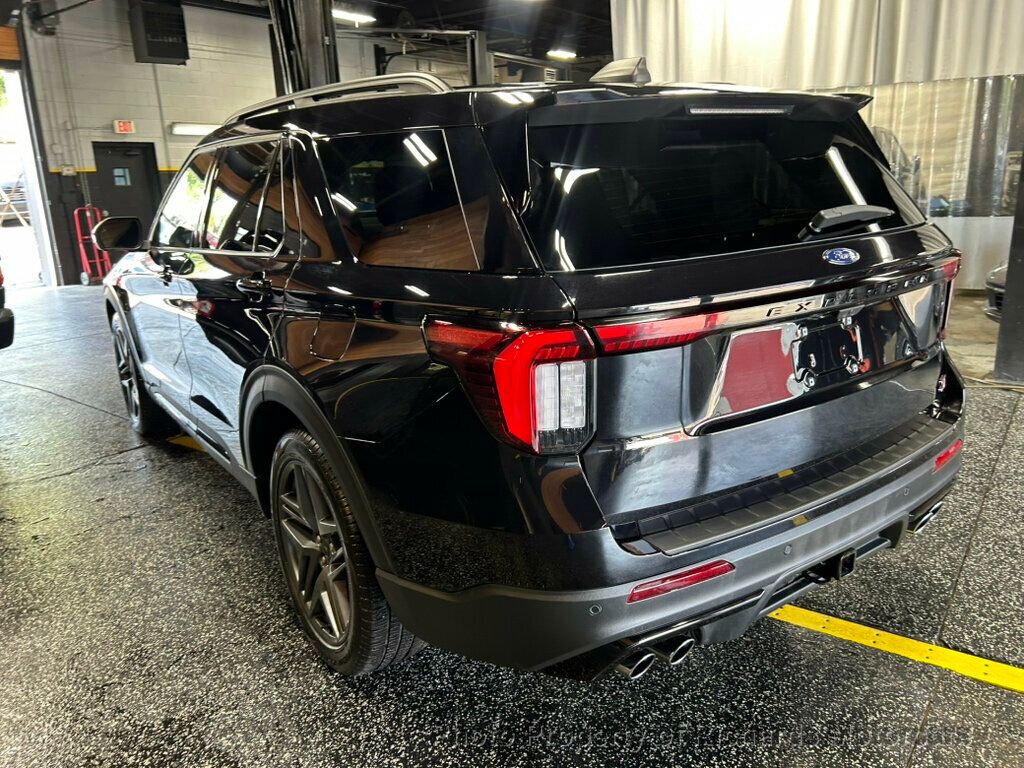 2025 Ford Explorer ST 4WD - Agate Black Metallic exterior view 5