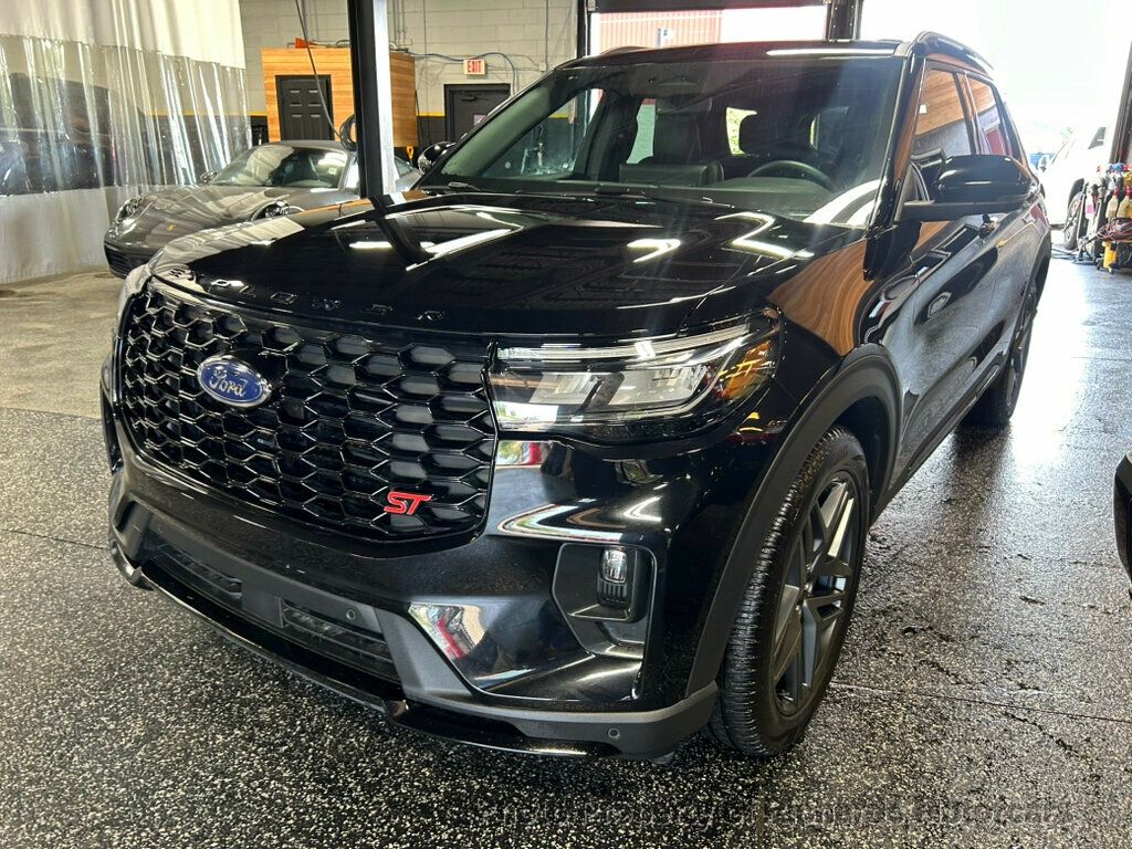 2025 Ford Explorer ST 4WD - Agate Black Metallic exterior view 6