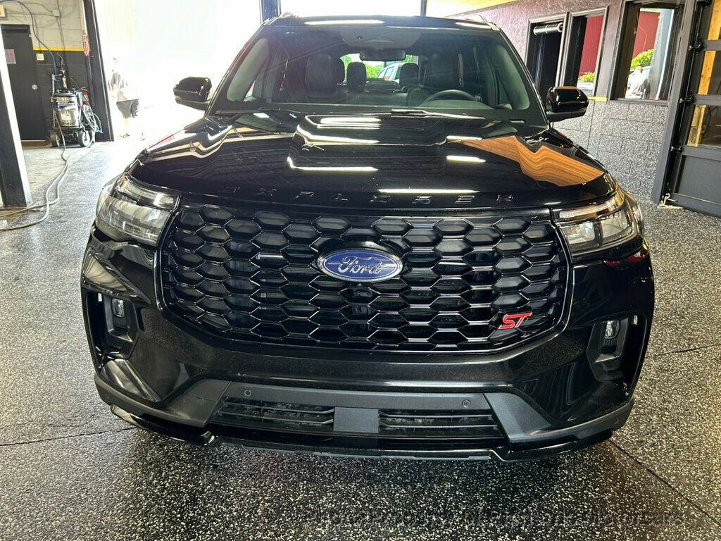 2025 Ford Explorer ST 4WD - Agate Black Metallic exterior view 7