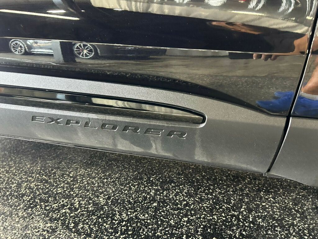 2025 Ford Explorer ST 4WD - Agate Black Metallic exterior view 9