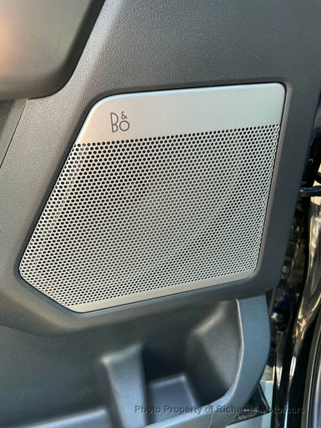 2024 Ford F-150 XLT 4WD SuperCrew 5.5' Box - Agate Black Metallic exterior view 10