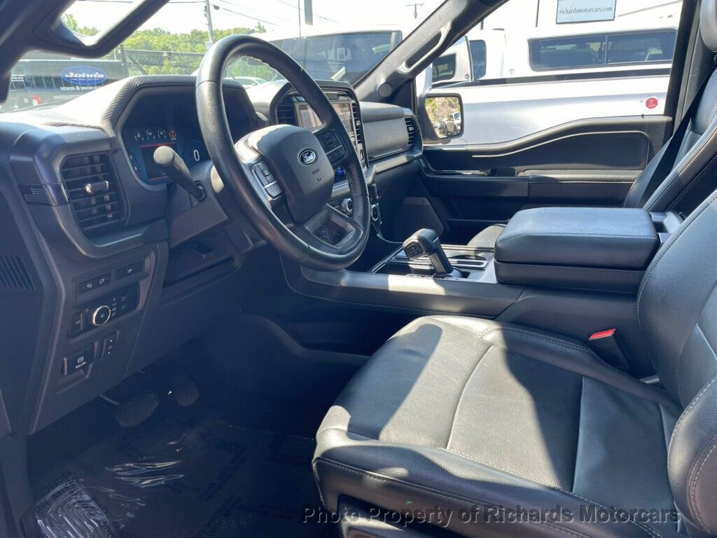 2024 Ford F-150 XLT 4WD SuperCrew 5.5' Box - Agate Black Metallic exterior view 11