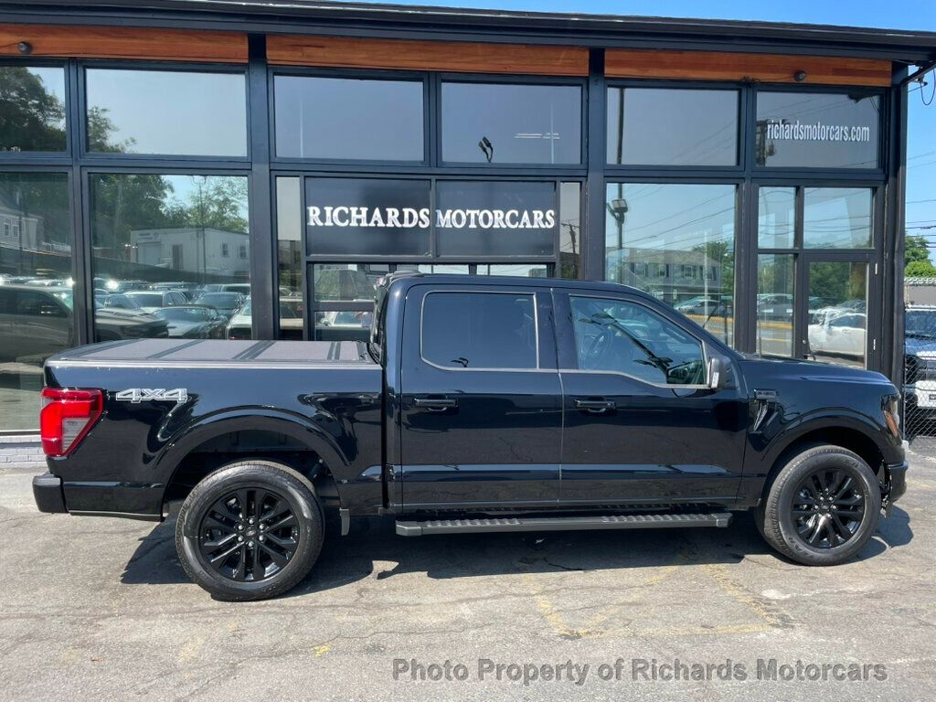 2024 Ford F-150 XLT 4WD SuperCrew 5.5' Box - Agate Black Metallic exterior view 2