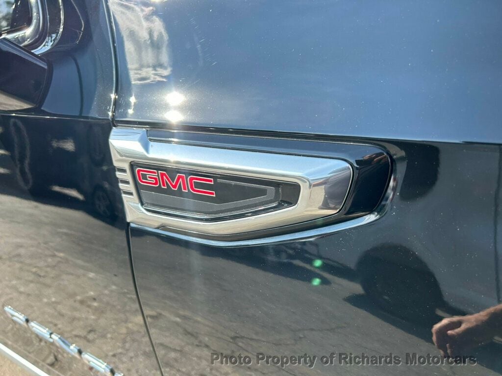 2025 GMC Yukon XL 4WD 4dr Denali - Onyx Black exterior view 8