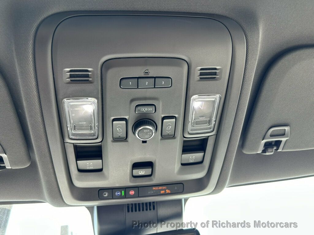 2024 GMC Yukon XL 4WD 4dr SLT - Sterling Metallic exterior view 15