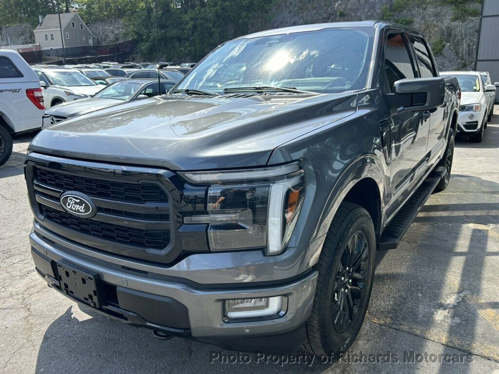 2024 Ford F-150 LARIAT 4WD SuperCrew 5.5' Box - Carbonized Gray Metallic exterior view 5