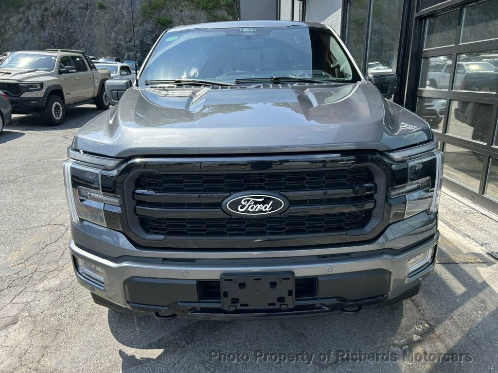 2024 Ford F-150 LARIAT 4WD SuperCrew 5.5' Box - Carbonized Gray Metallic exterior view 6