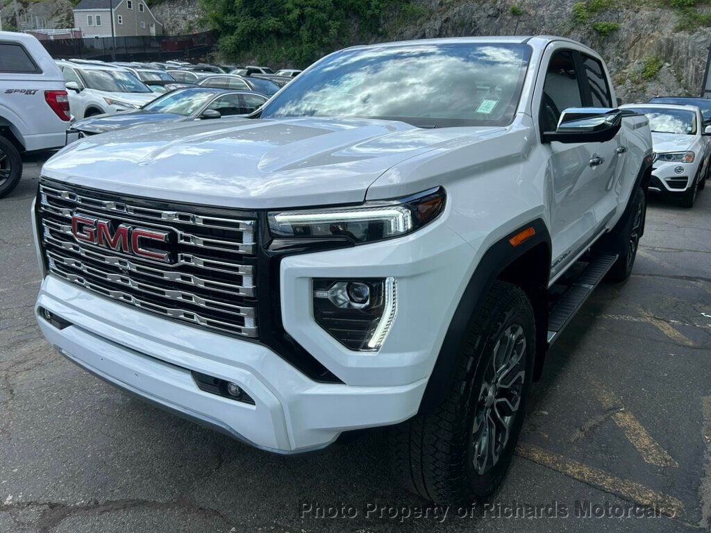 2024 GMC Canyon 4WD Crew Cab Denali - Summit White exterior view 5