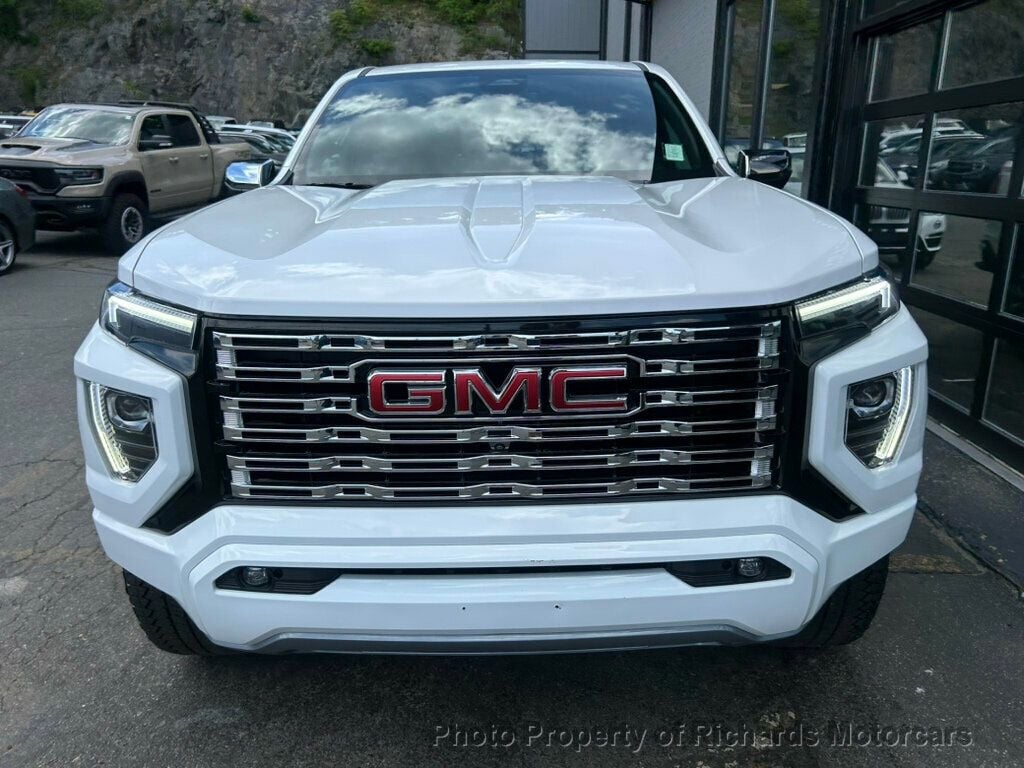 2024 GMC Canyon 4WD Crew Cab Denali - Summit White exterior view 6