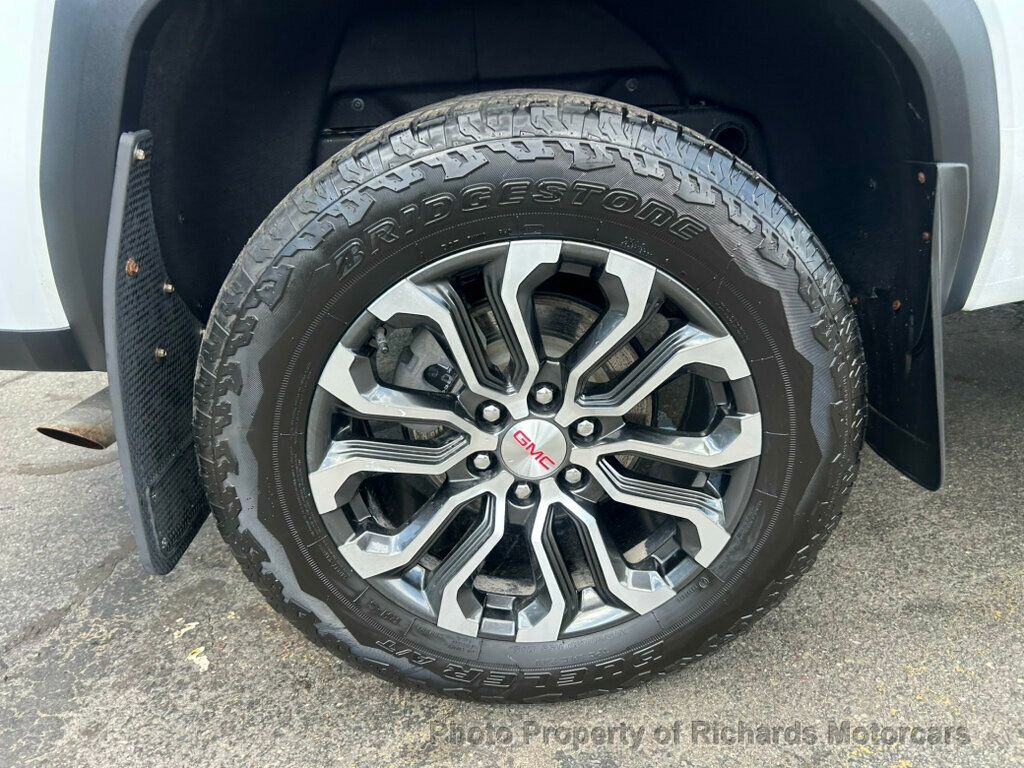 2024 GMC Canyon 4WD Crew Cab Denali - Summit White exterior view 9
