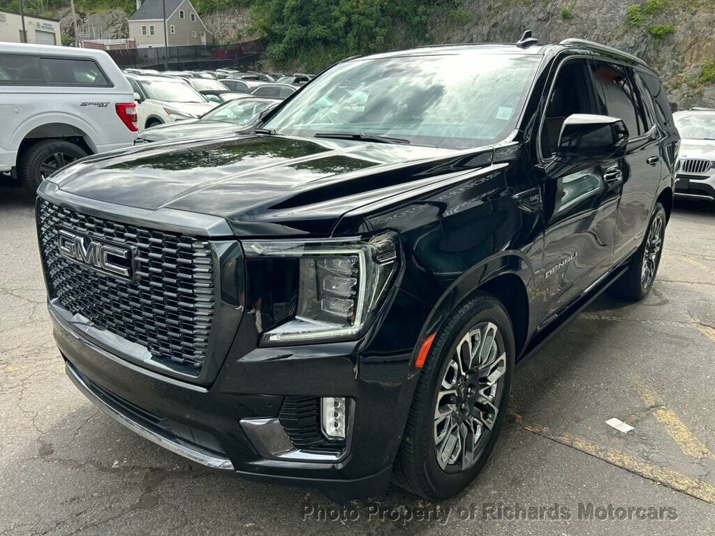 2023 GMC Yukon 4WD 4dr Denali Ultimate - Onyx Black exterior view 5