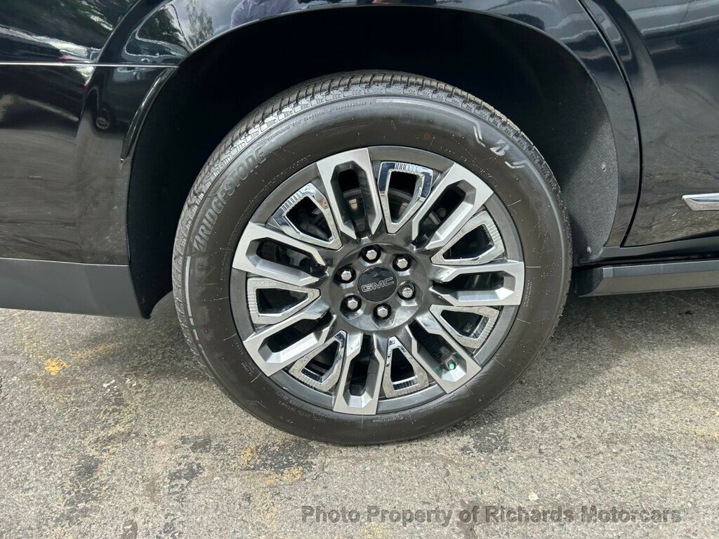 2023 GMC Yukon 4WD 4dr Denali Ultimate - Onyx Black exterior view 9