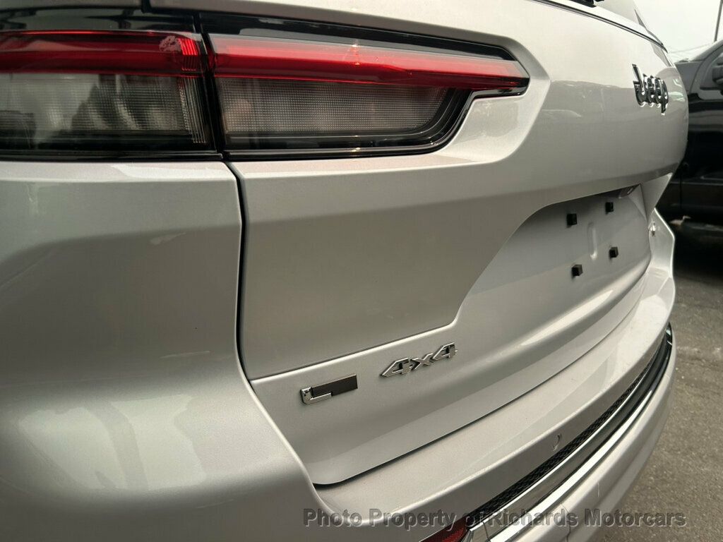 2022 Jeep Grand Cherokee L Overland 4x4 - Silver Zynith exterior view 10