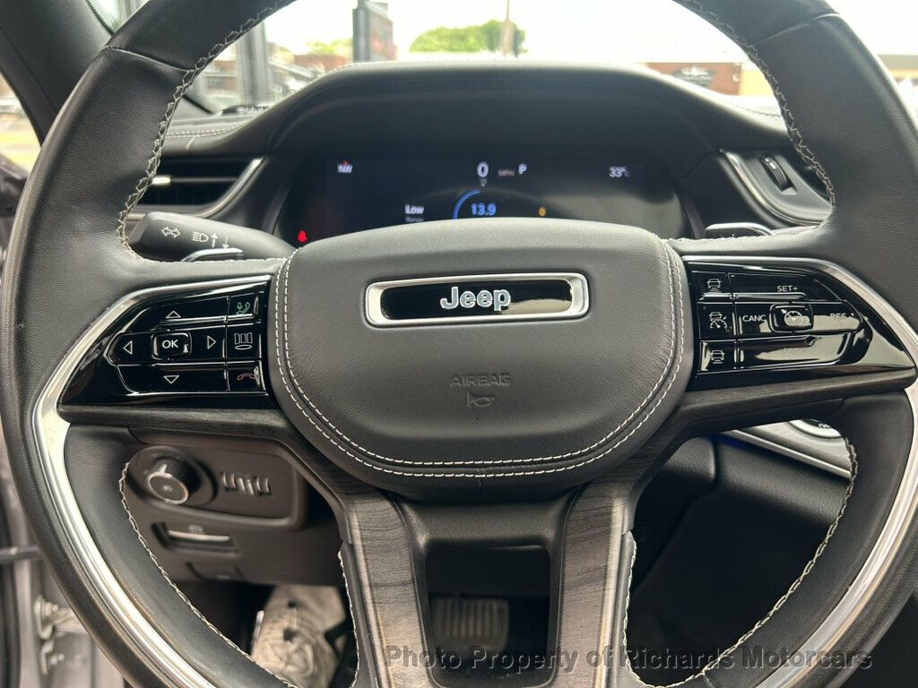 2022 Jeep Grand Cherokee L Overland 4x4 - Silver Zynith exterior view 15