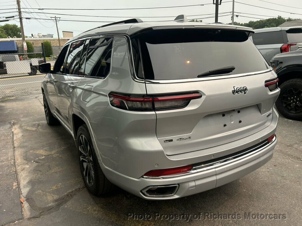 2022 Jeep Grand Cherokee L Overland 4x4 - Silver Zynith exterior view 4