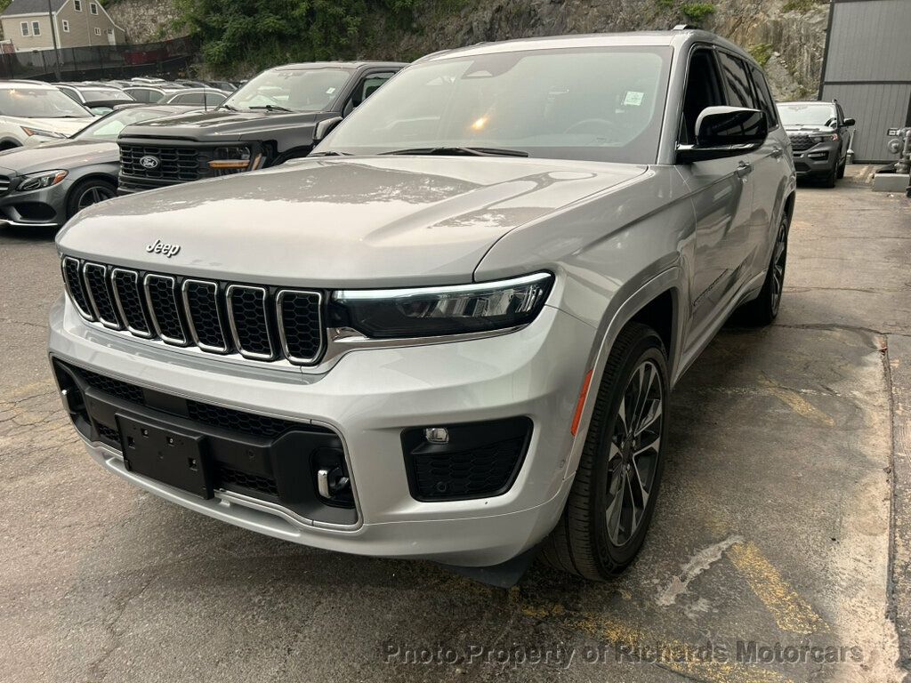 2022 Jeep Grand Cherokee L Overland 4x4 - Silver Zynith exterior view 5