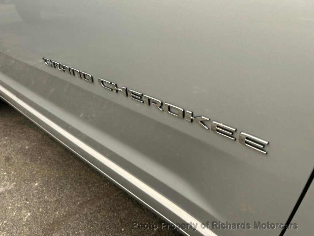 2022 Jeep Grand Cherokee L Overland 4x4 - Silver Zynith exterior view 8