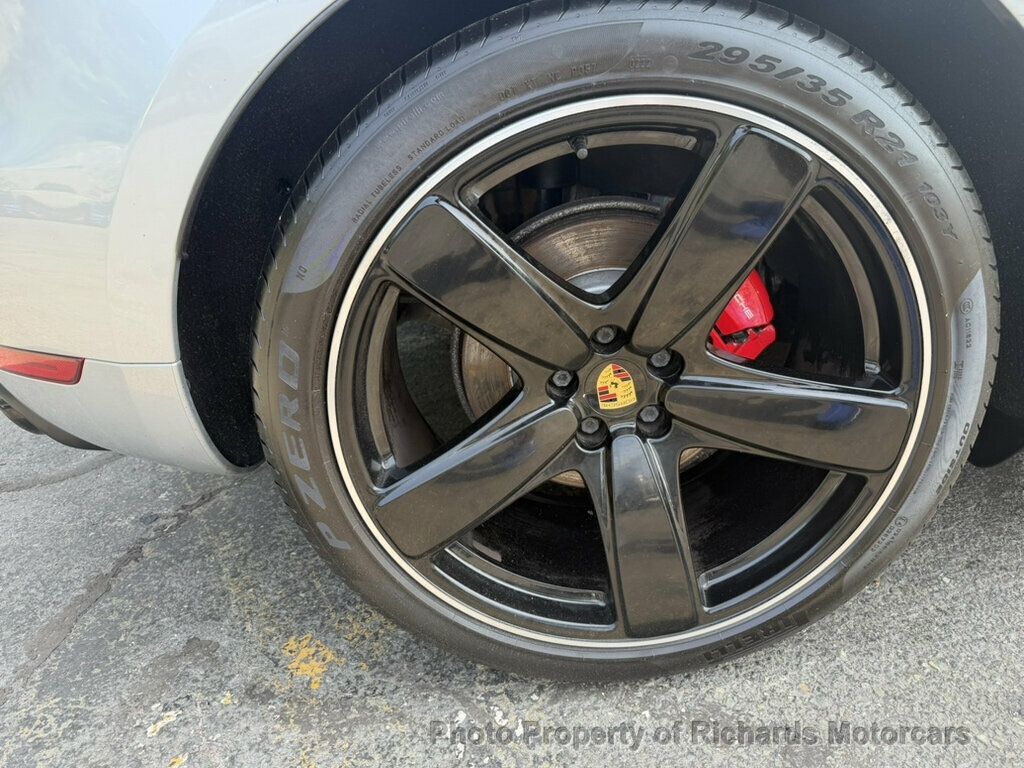 2021 Porsche Macan GTS AWD - Chalk exterior view 9