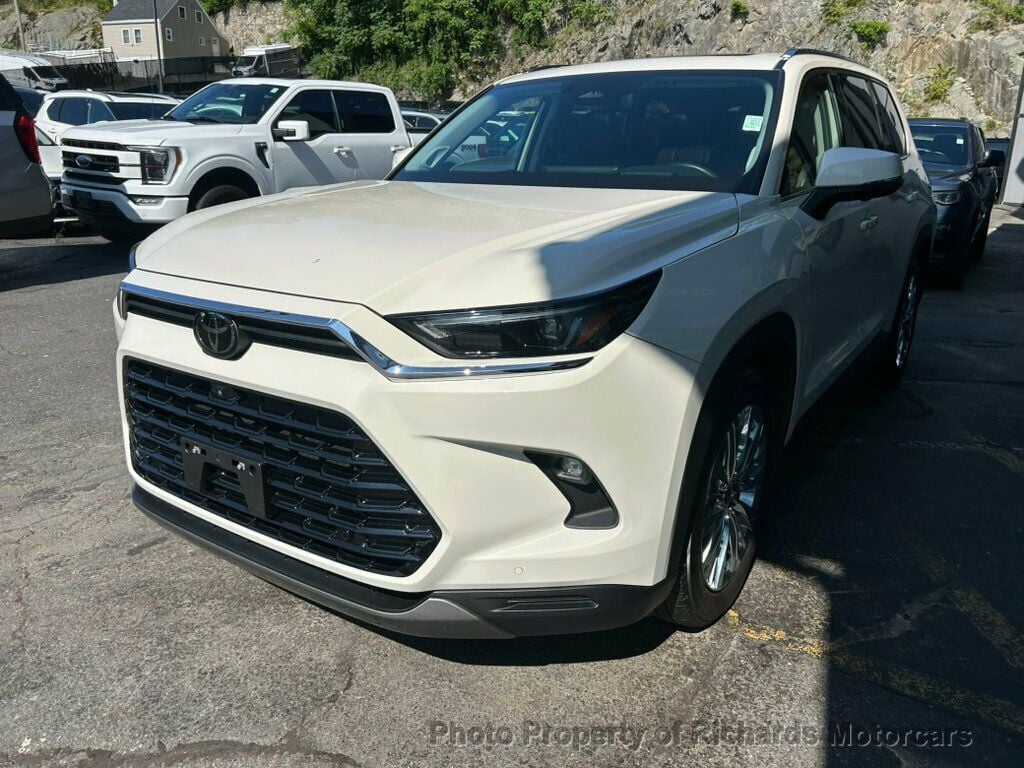 2024 Toyota Grand Highlander Platinum AWD - Wind Chill Pearl exterior view 5