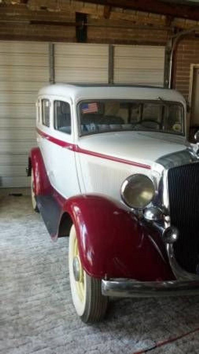 1933 Plymouth Sedan 