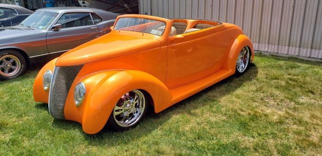 1937 Ford Roadster 