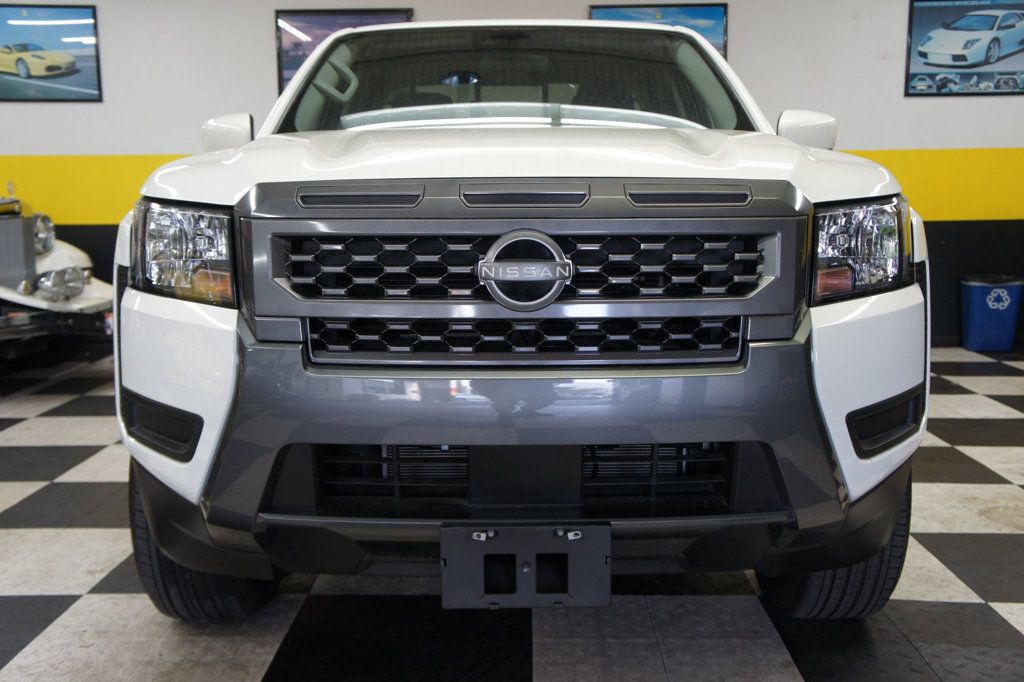 2025 Nissan Frontier SV Crew Cab, 1-Owner, V6, Ultra Low Mileage! 4x2