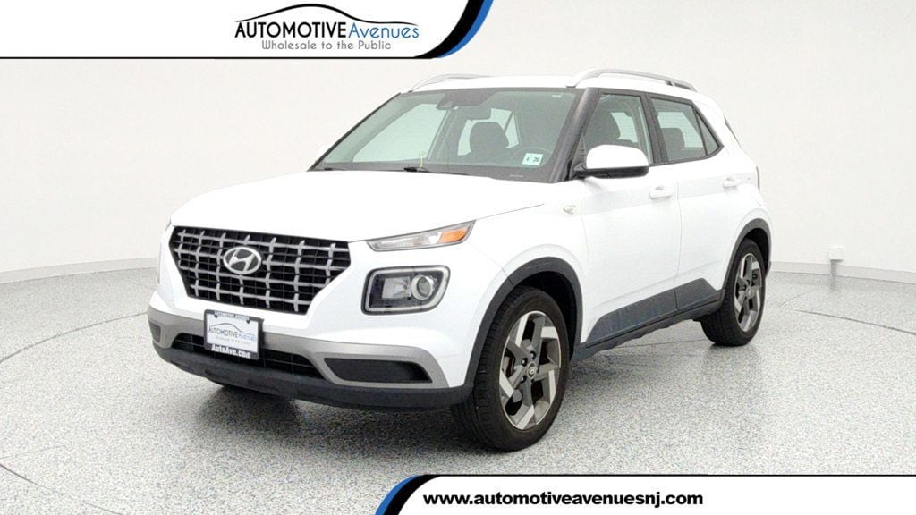 Hyundai Venue SEL FWD