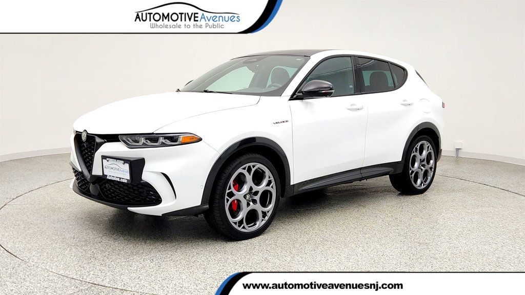 Alfa White 2024 Alfa Romeo Tonale Veloce eAWD SUV / Crossover 8-Speed Automatic