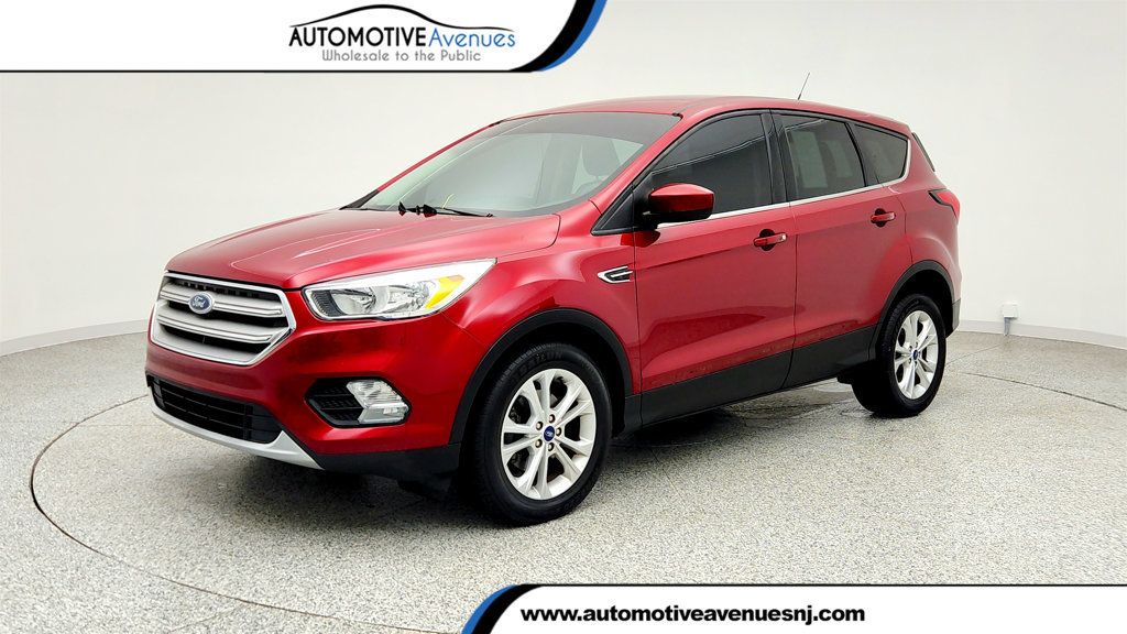 Ruby Red Metallic Tinted Clearcoat 2019 Ford Escape SE FWD SUV / Crossover Front-Wheel Drive 6-Speed Automatic