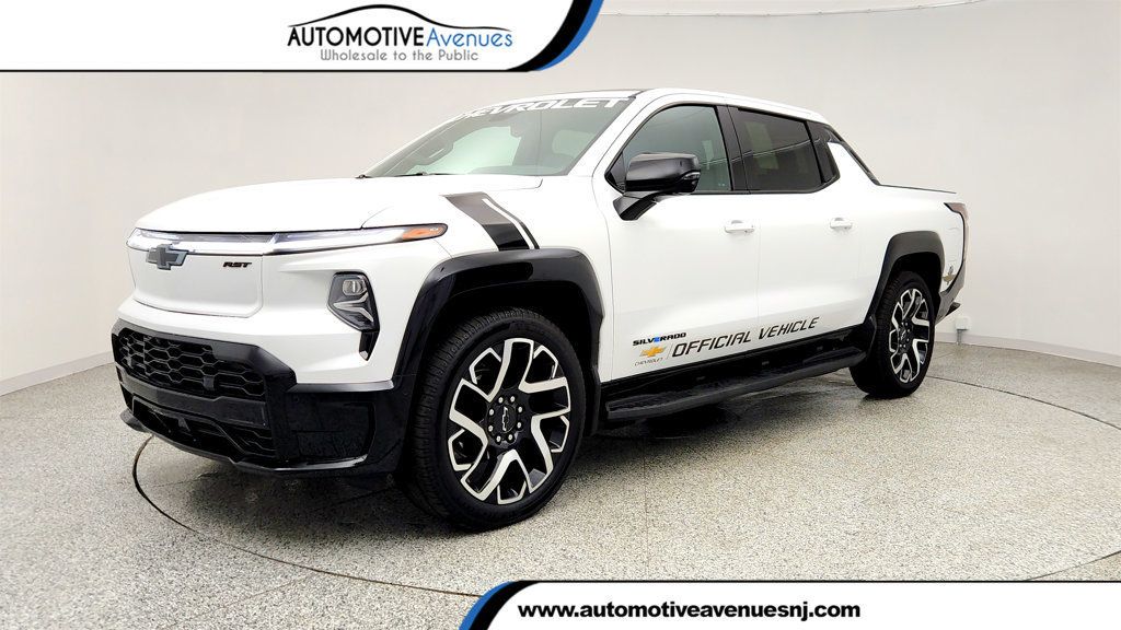 Summit White 2025 Chevrolet Silverado EV RST Crew Cab (Max Range) e4WD Pickup Truck All-Wheel Drive Automatic