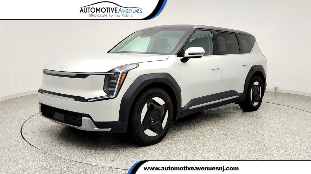 White (Ivory Silver) 2026 Kia EV9 Light RWD SUV / Crossover Rear-Wheel Drive Automatic