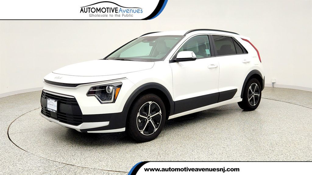 Snow White Pearl 2024 Kia Niro EX FWD SUV / Crossover Front-Wheel Drive 6-Speed Automatic