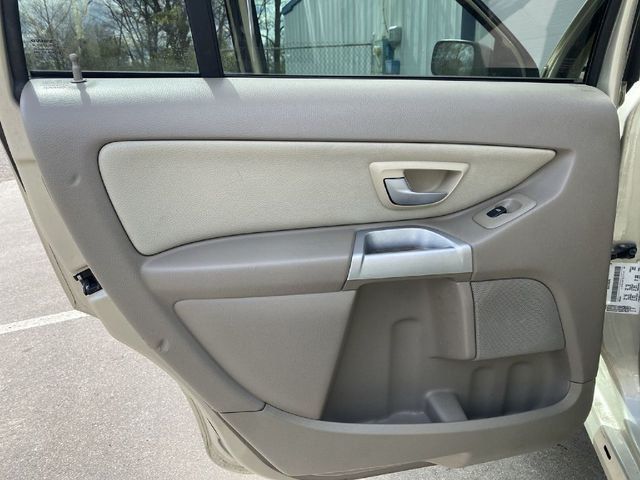2006 Volvo XC90 2.5T Sport Utility 4D - 20682132 - 30