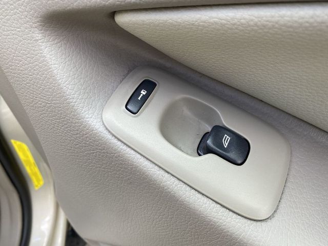 2006 Volvo XC90 2.5T Sport Utility 4D - 20682132 - 38