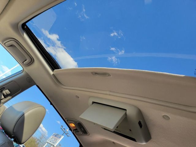 2010 Toyota Sienna XLE Minivan 4D - 20711435 - 9