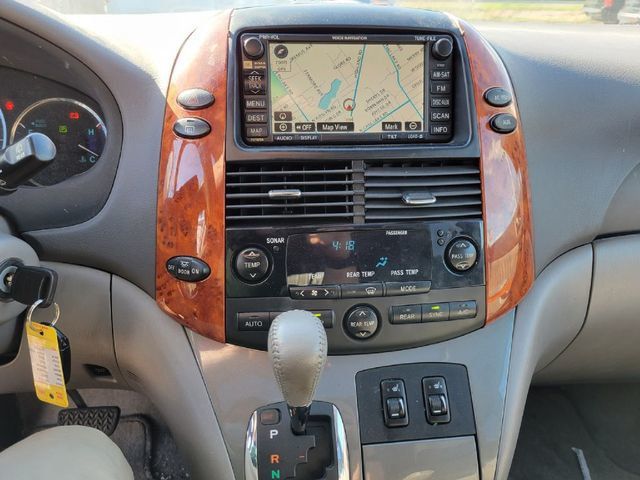 2010 Toyota Sienna XLE Minivan 4D - 20711435 - 14