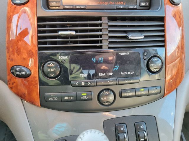 2010 Toyota Sienna XLE Minivan 4D - 20711435 - 16