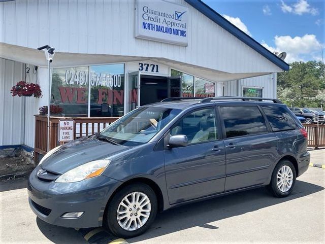 2010 Toyota Sienna XLE Minivan 4D - 20711435 - 17