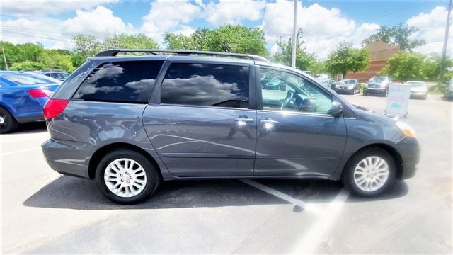 2010 Toyota Sienna XLE Minivan 4D - 20711435 - 19