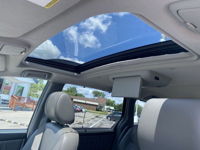 2010 Toyota Sienna XLE Minivan 4D - 20711435 - 20