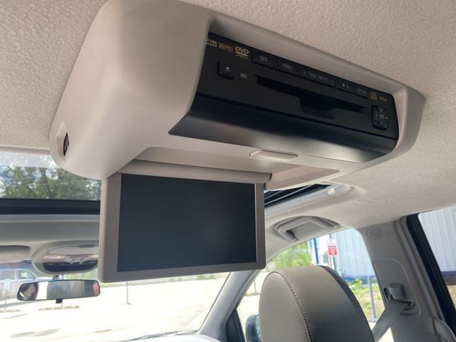 2010 Toyota Sienna XLE Minivan 4D - 20711435 - 22