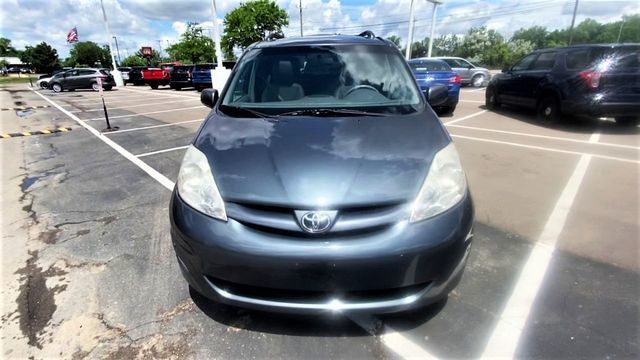2010 Toyota Sienna XLE Minivan 4D - 20711435 - 25