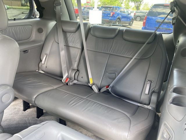 2010 Toyota Sienna XLE Minivan 4D - 20711435 - 30
