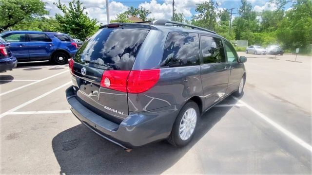 2010 Toyota Sienna XLE Minivan 4D - 20711435 - 31