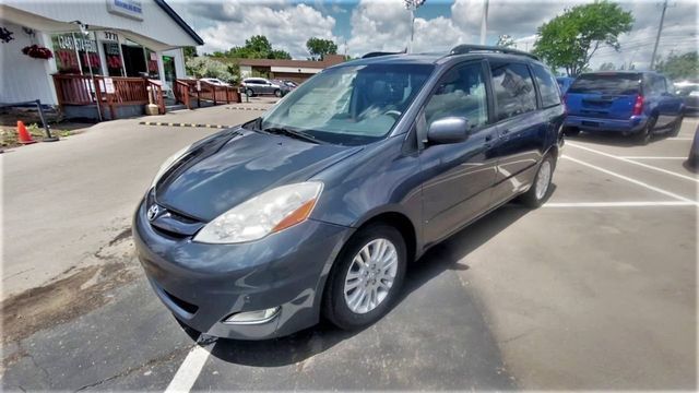 2010 Toyota Sienna XLE Minivan 4D - 20711435 - 33