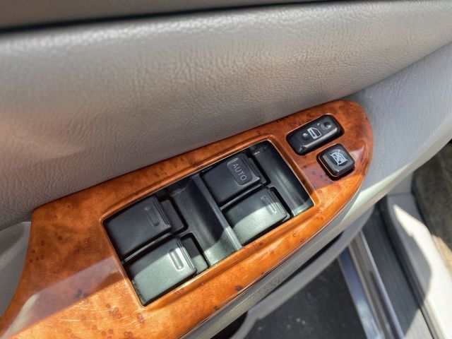 2010 Toyota Sienna XLE Minivan 4D - 20711435 - 34