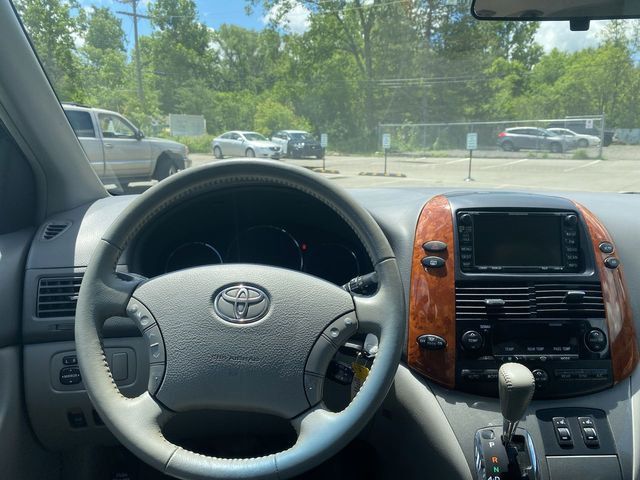 2010 Toyota Sienna XLE Minivan 4D - 20711435 - 38