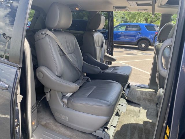 2010 Toyota Sienna XLE Minivan 4D - 20711435 - 41