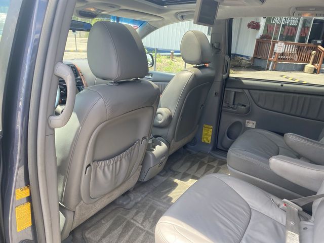 2010 Toyota Sienna XLE Minivan 4D - 20711435 - 52