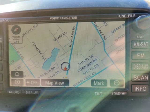 2010 Toyota Sienna XLE Minivan 4D - 20711435 - 5